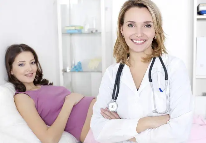 高齡女性試管移植選自然周期還是人工周期？3類方案適配性深度解析